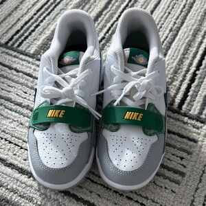 NEW Kids Air Jordan Sneakers size: boys 1